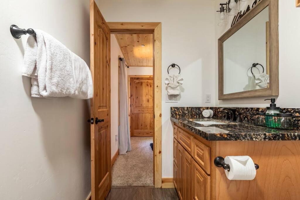 Modern Family Cabin Mins To Lake, Slopes & Hikes Big Bear City Exterior foto